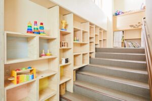 木曽ひのき合板の端材で親子卒園制作／東が丘保育園